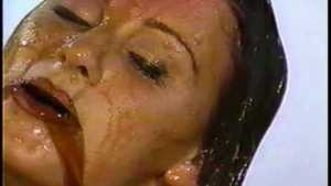 backstage-footage-syrup-girls_2_4.jpg