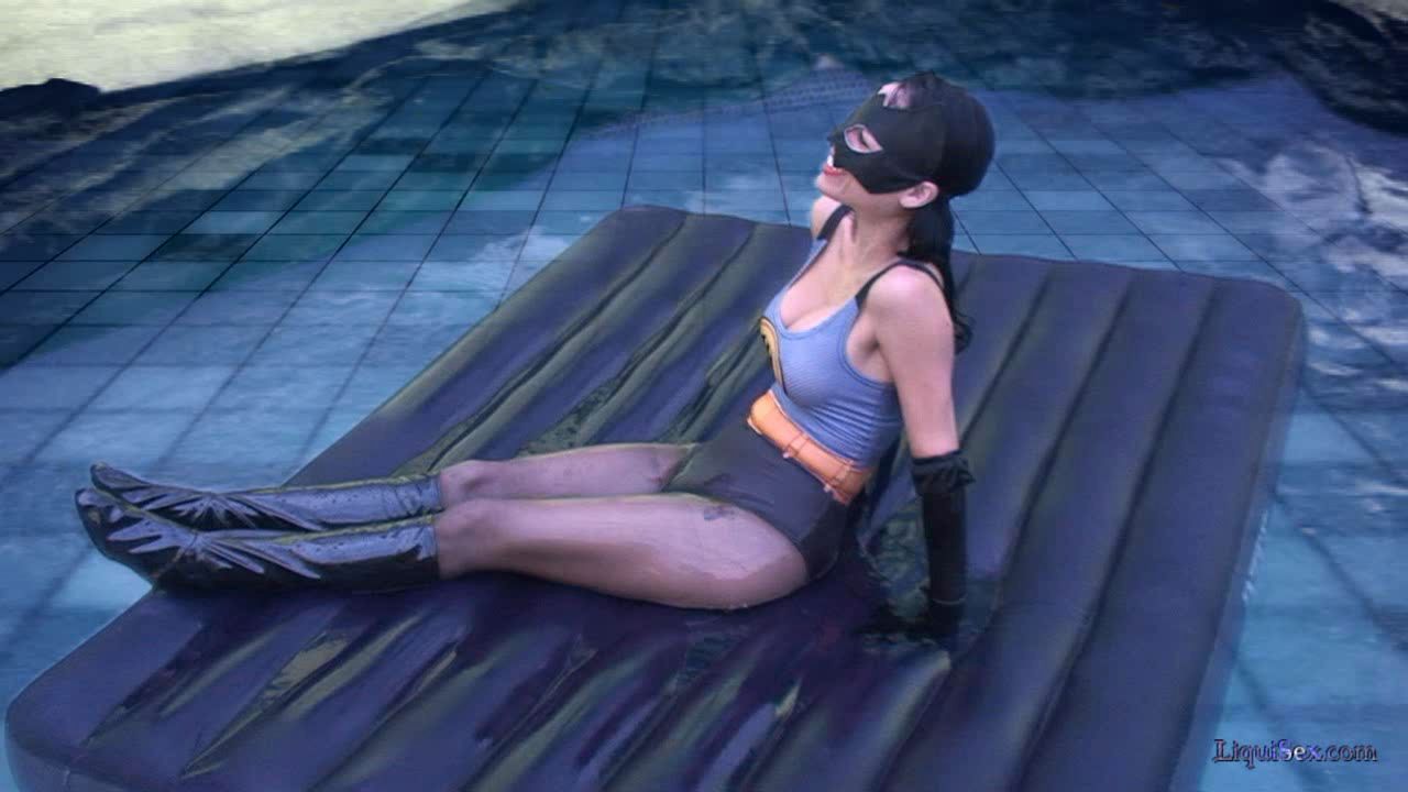 batgirls-wetlook-workout-pa_main.jpg
