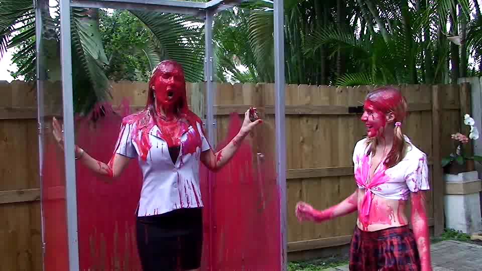 gunge-tank-mother-and-daughte_main.jpg