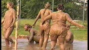 larrys-mud-girls_24.jpg