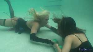 megan-and-ashley-in-a-spell_19.jpg
