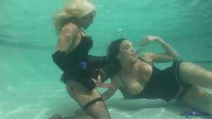 megan-and-ashley-in-a-spell_20.jpg