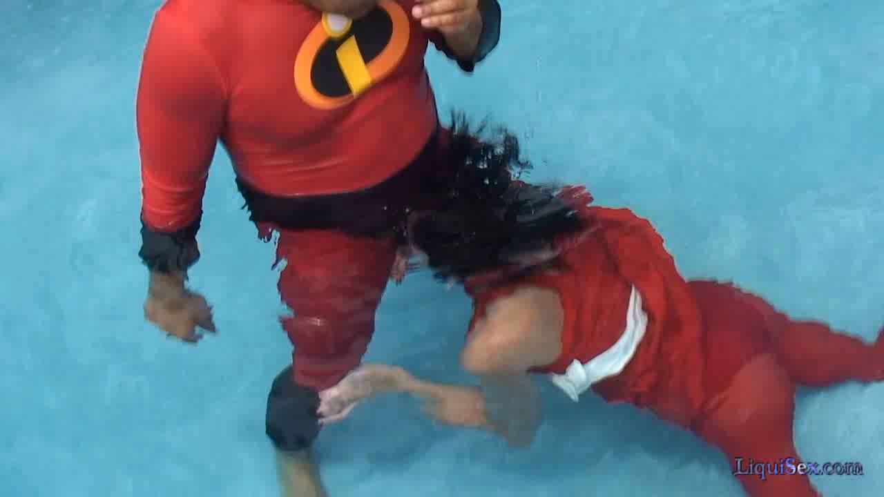 mr-and-mrs-incredible--boygirl-pool--ch_