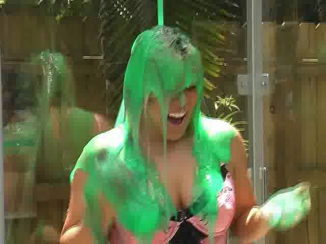 roxie-gets-the-green-slime_main.jpg